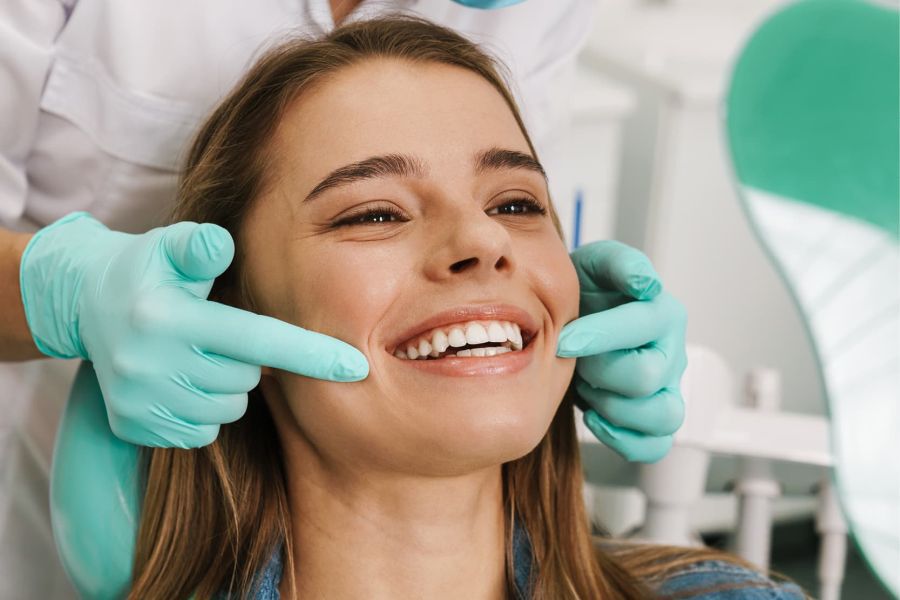 Read more about the article Descoperă secretul unui zâmbet strălucitor cu tratamente dentare estetice la clinica Dental Paradis
